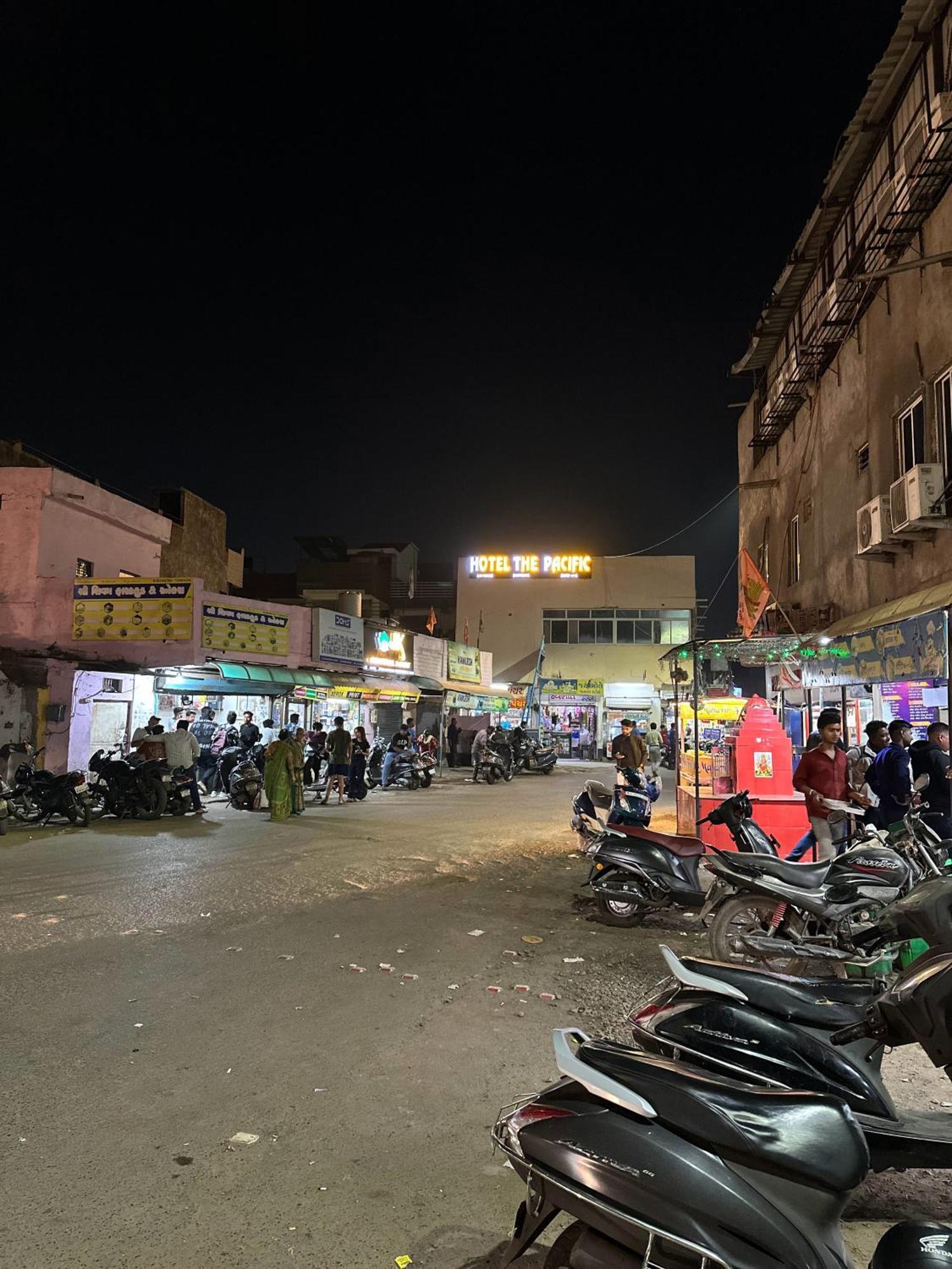 Hotel The Pacific Ahmedabad Airport Ngoại thất bức ảnh