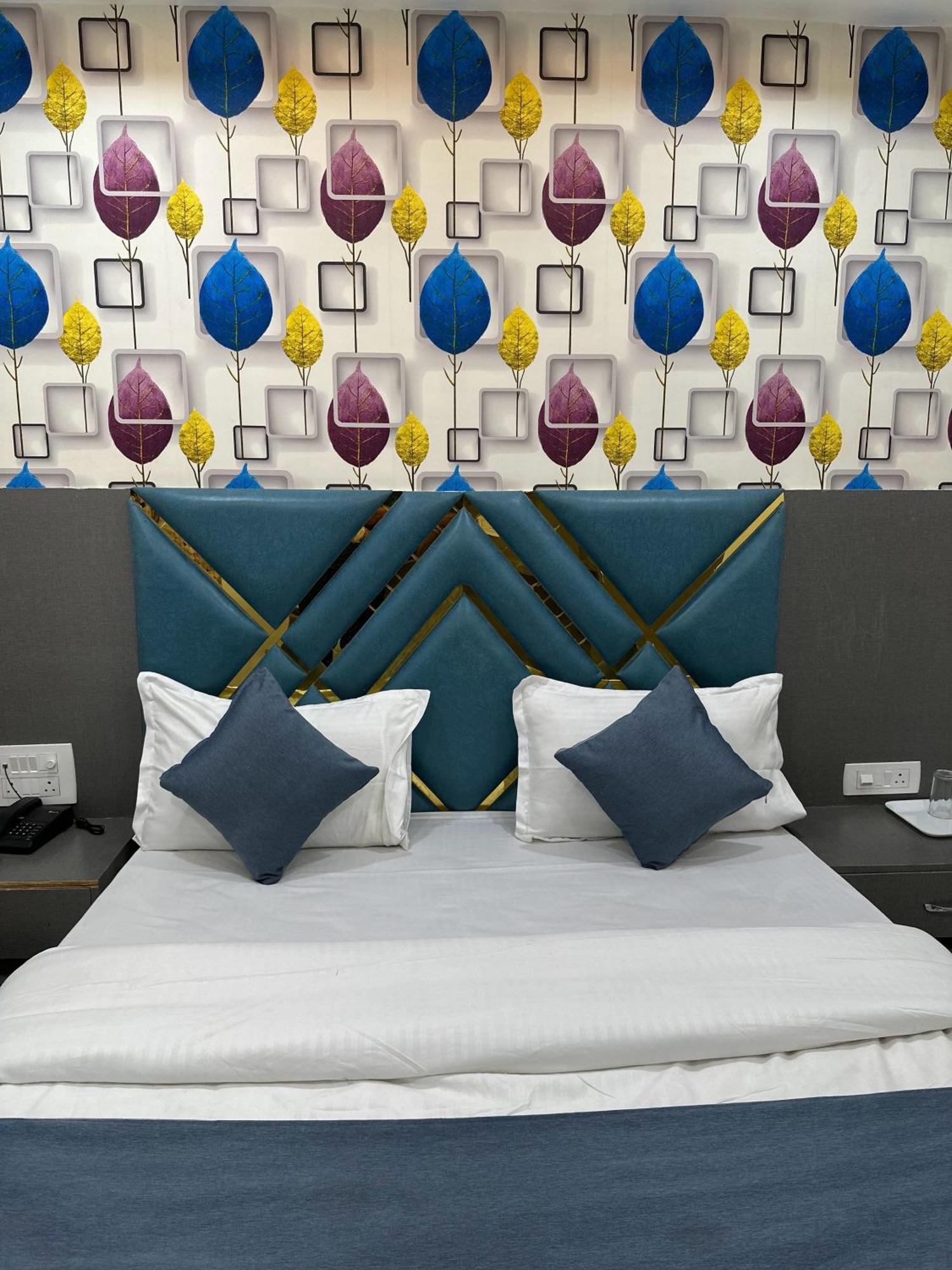 Hotel The Pacific Ahmedabad Airport Ngoại thất bức ảnh