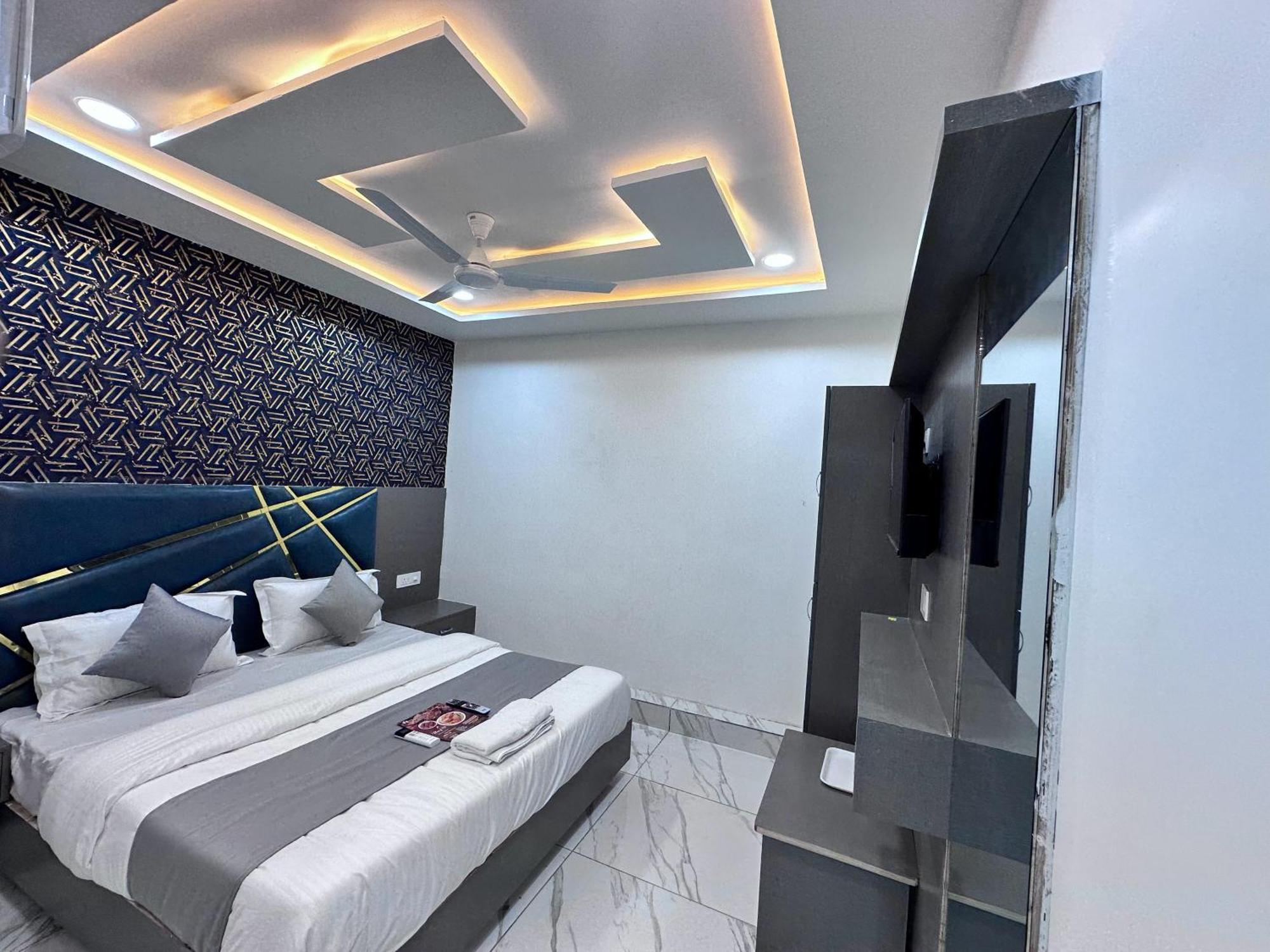 Hotel The Pacific Ahmedabad Airport Ngoại thất bức ảnh