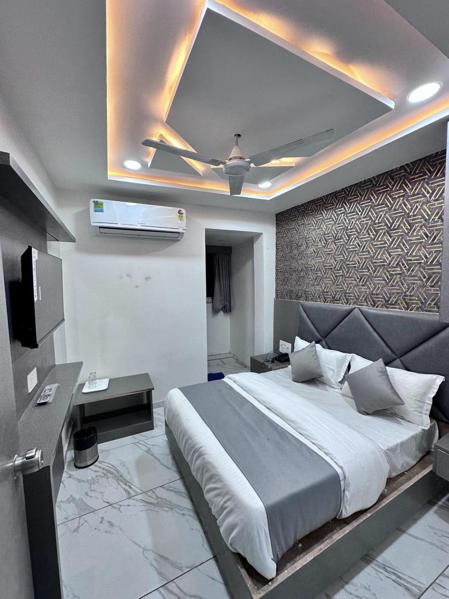 Hotel The Pacific Ahmedabad Airport Ngoại thất bức ảnh