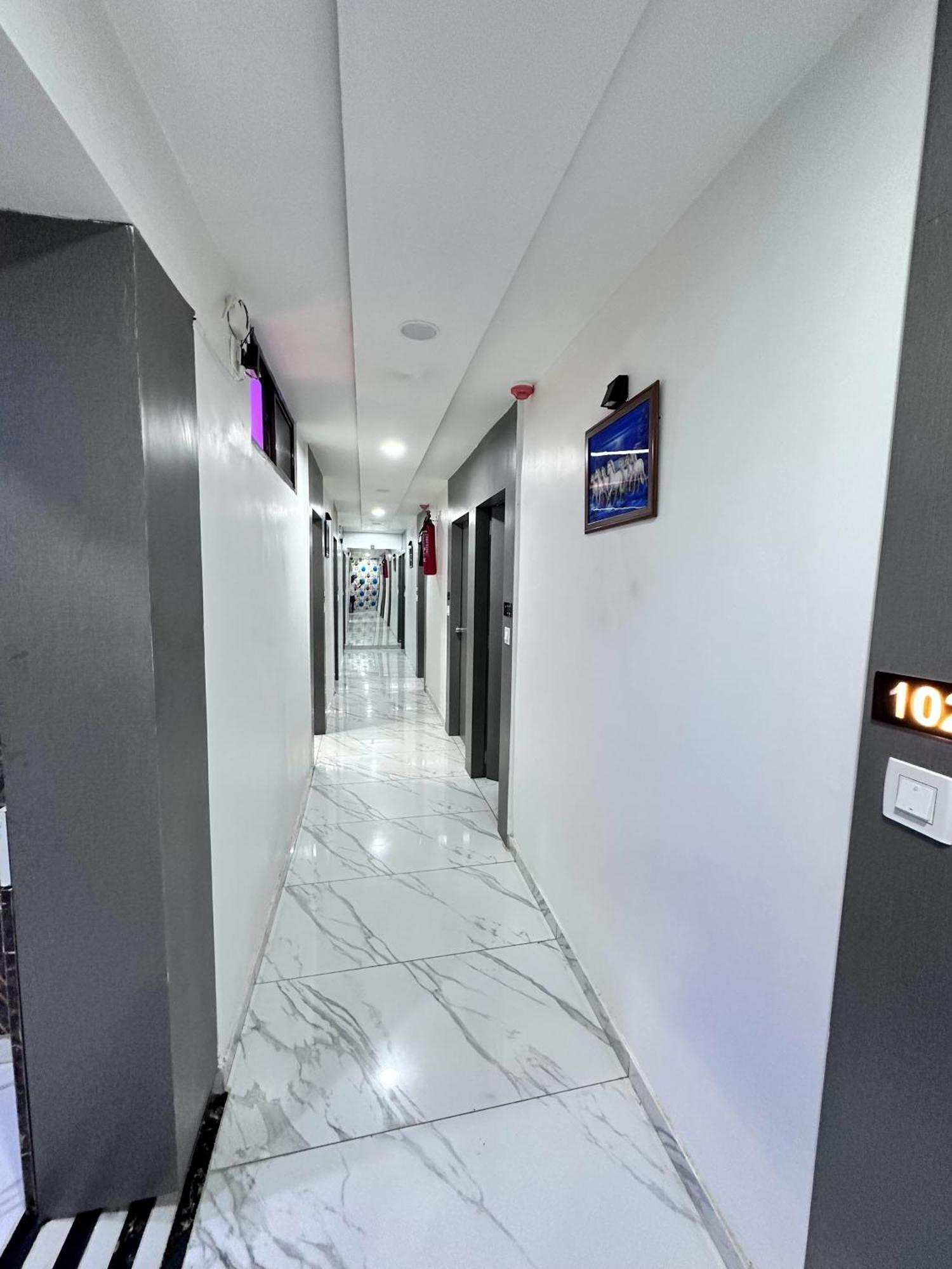 Hotel The Pacific Ahmedabad Airport Ngoại thất bức ảnh