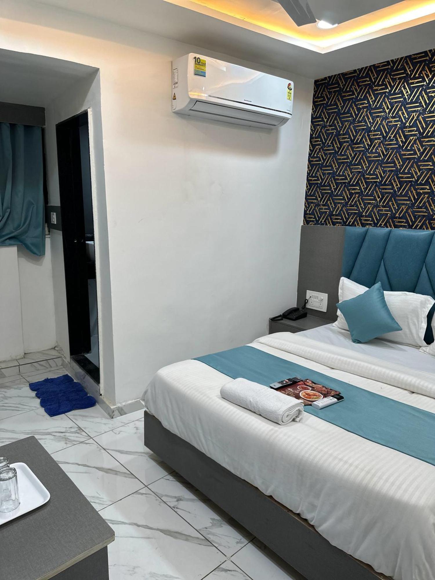 Hotel The Pacific Ahmedabad Airport Ngoại thất bức ảnh