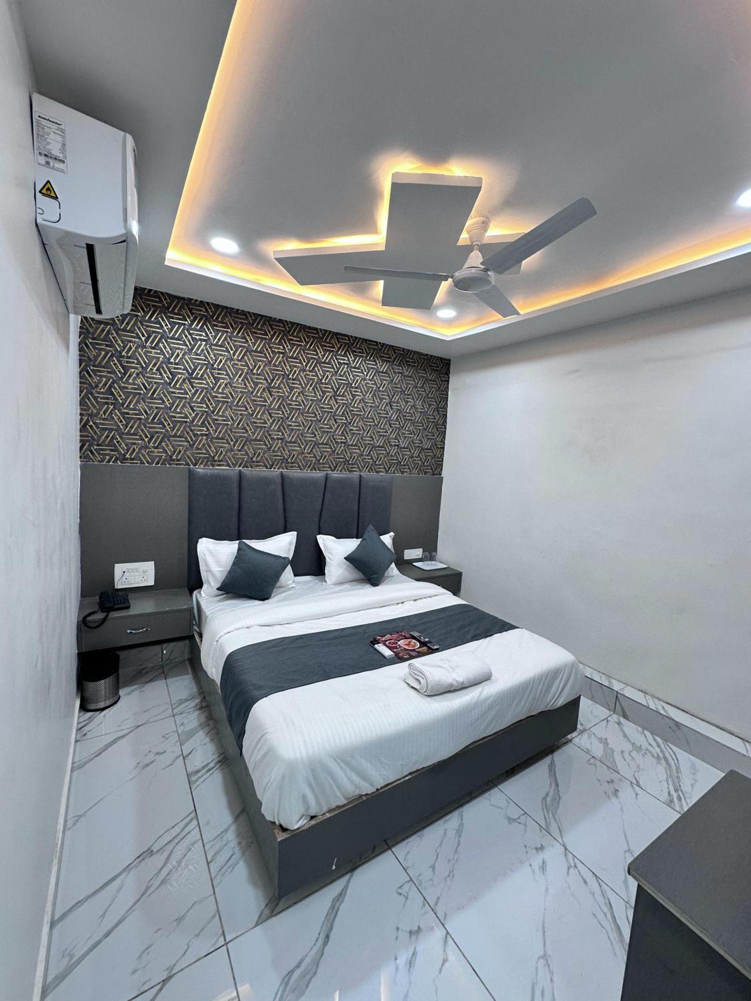 Hotel The Pacific Ahmedabad Airport Ngoại thất bức ảnh