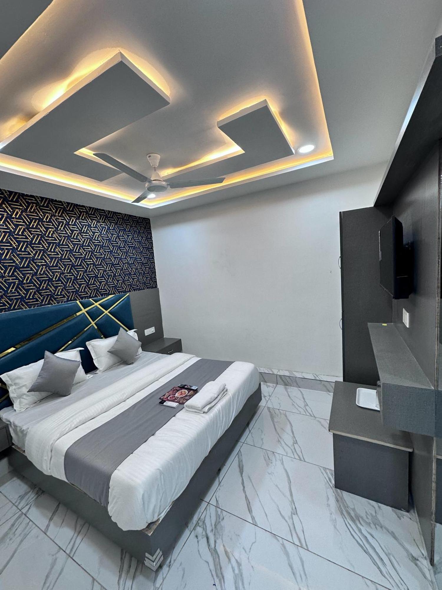 Hotel The Pacific Ahmedabad Airport Ngoại thất bức ảnh